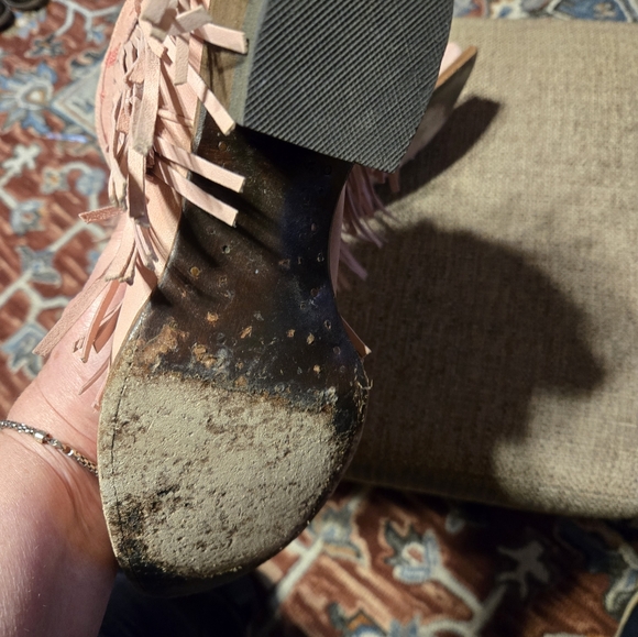 Pink fringed Junk Gypsy by Lane - Picture 4 of 5